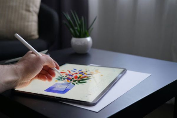 Image of someone using an iPad pen and drawing on an iPad